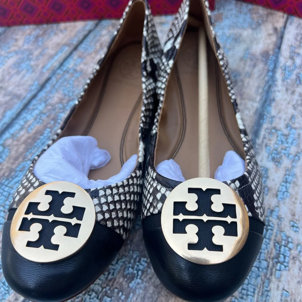Brand New RARE Tory Burch Minnie Flat - Picture 3 of 3